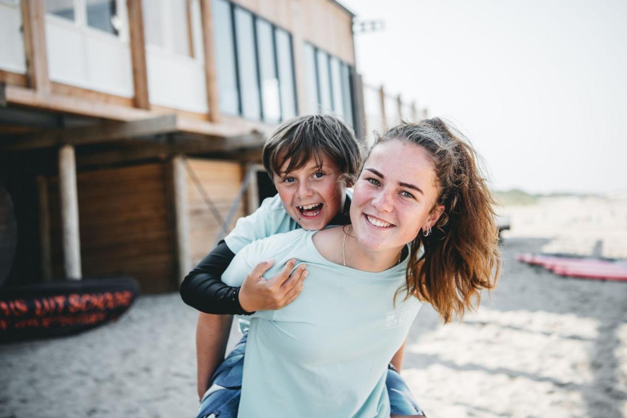 Family & Surfhostel Petten Bagian luar foto