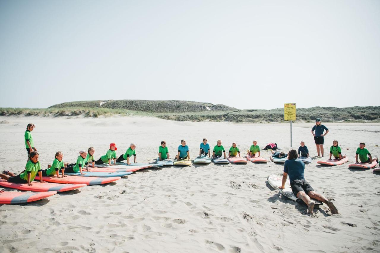 Family & Surfhostel Petten Bagian luar foto