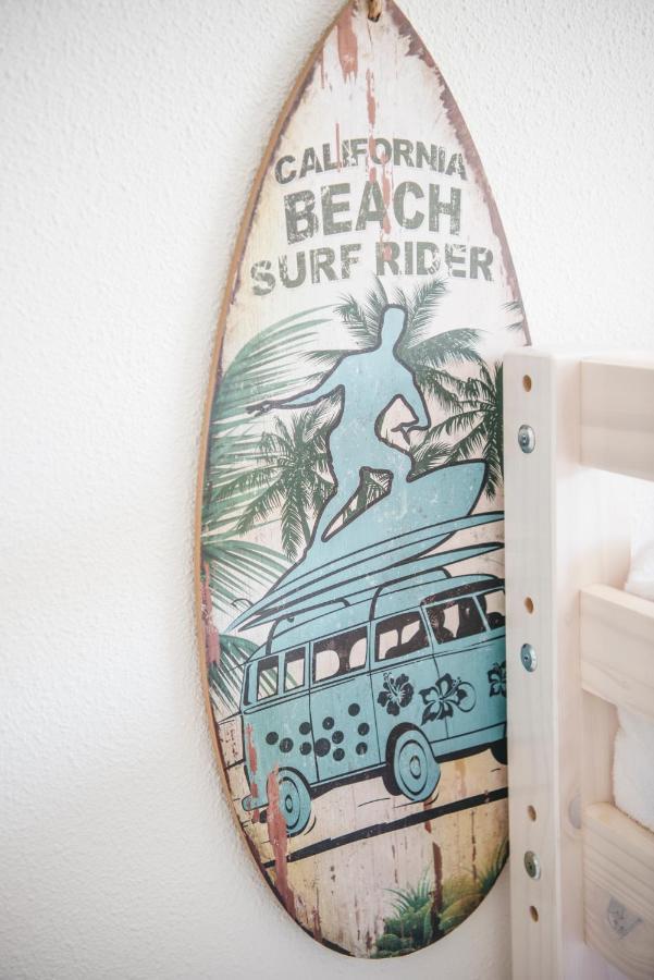 Family & Surfhostel Petten Bagian luar foto