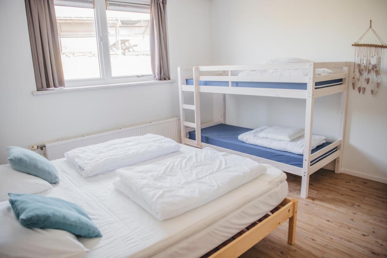 Family & Surfhostel Petten Bagian luar foto