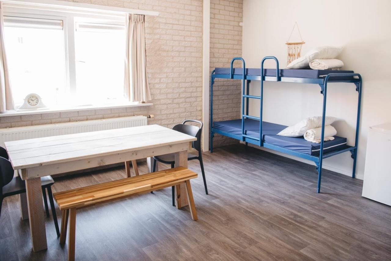 Family & Surfhostel Petten Bagian luar foto