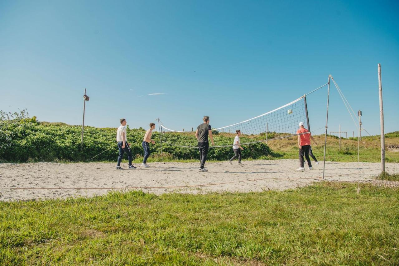 Family & Surfhostel Petten Bagian luar foto